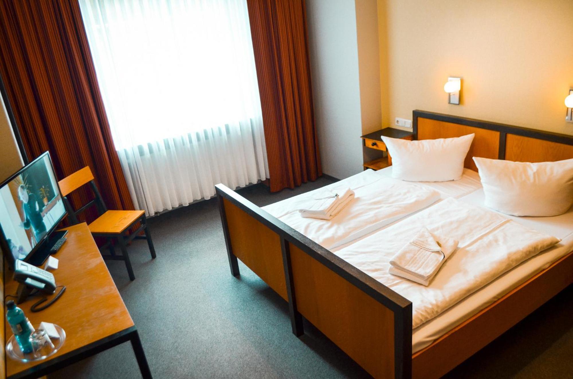 Haus Des Volkes - Das Bauhaushotel Probstzella Phòng bức ảnh